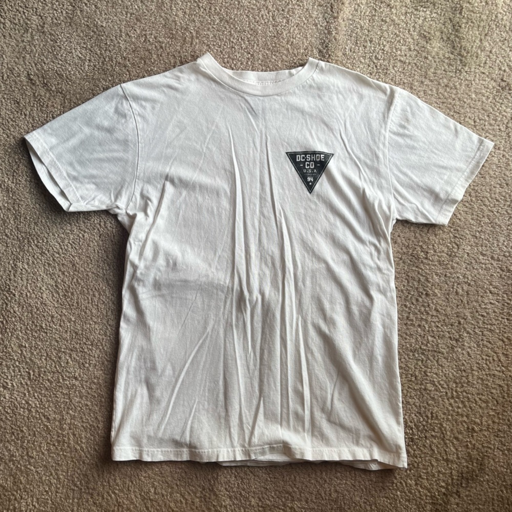 Men’s DC tee 🛹 size medium 🛹 EUC!